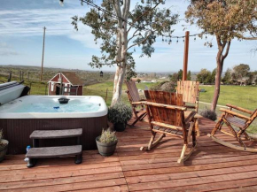Vineyard & Valley View Cottage-Hot Tub, Wine Fridg